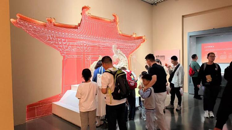 在山东，一天假期imToken钱包下载怎么“过”出十万年？