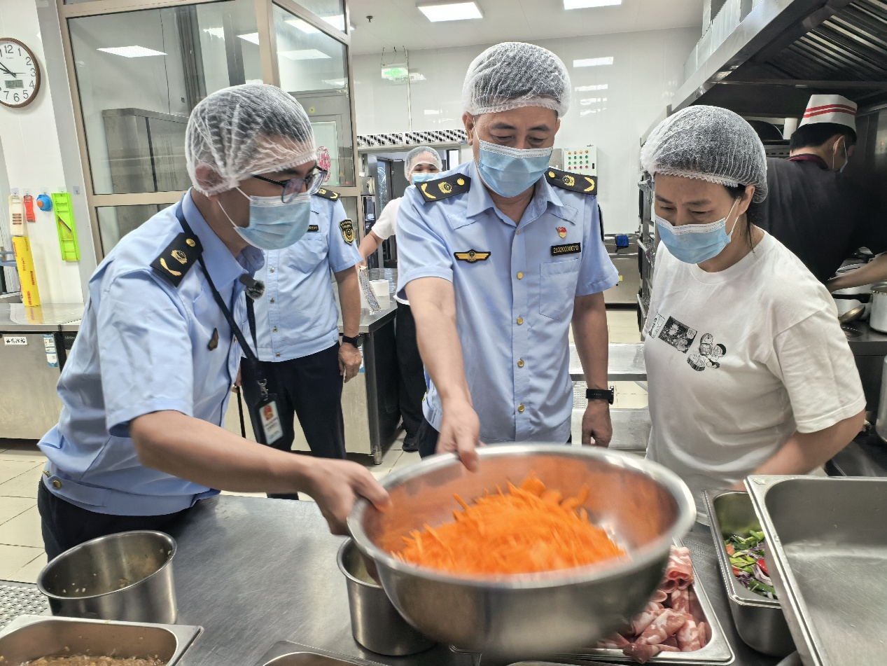 三亚天涯区开展养老机构食品安im钱包官网全专项整治 守护老年人“舌尖上的安全”
