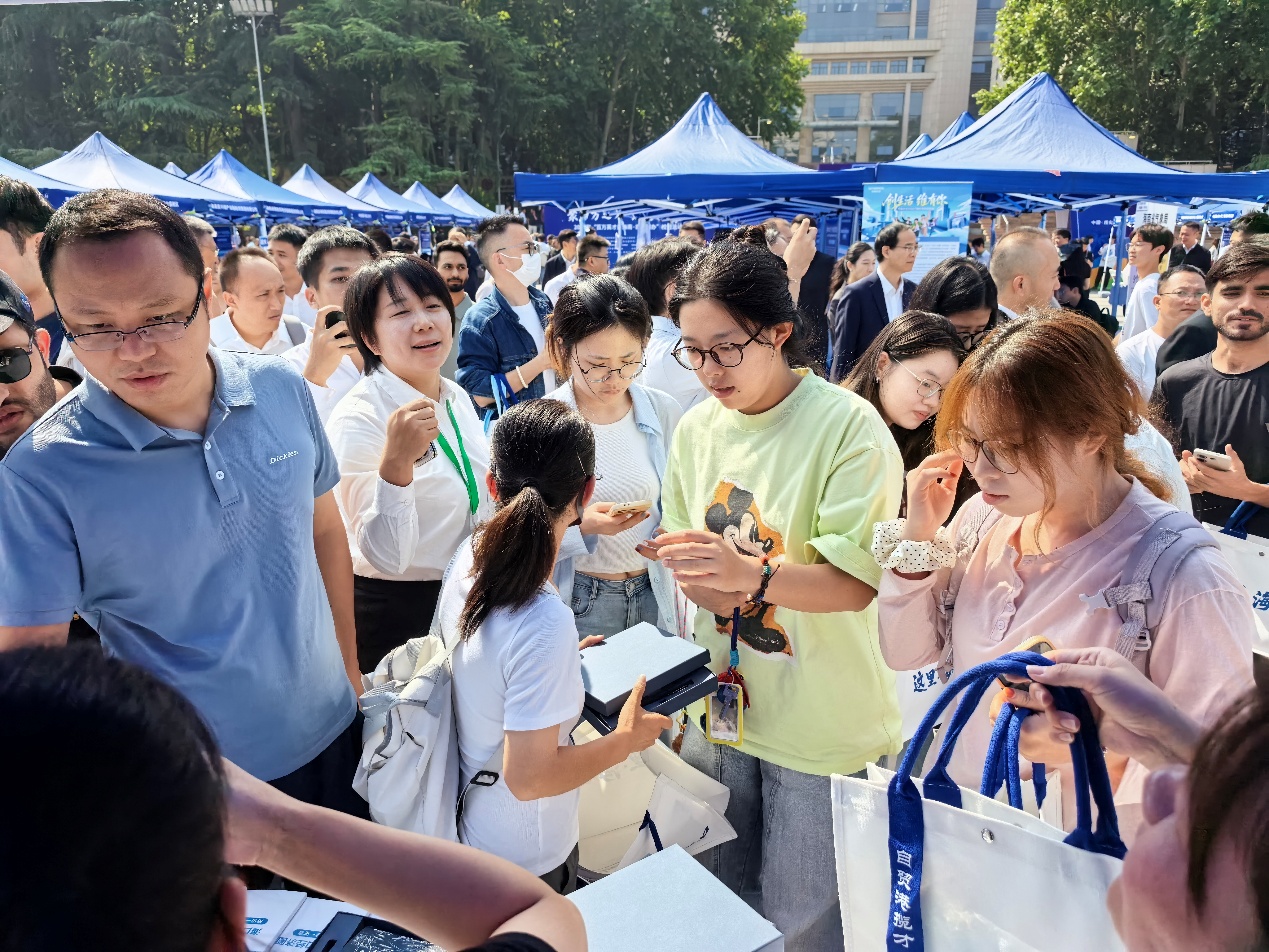 海口经济圈组团赴西im官网安高校引才最高年薪60万元