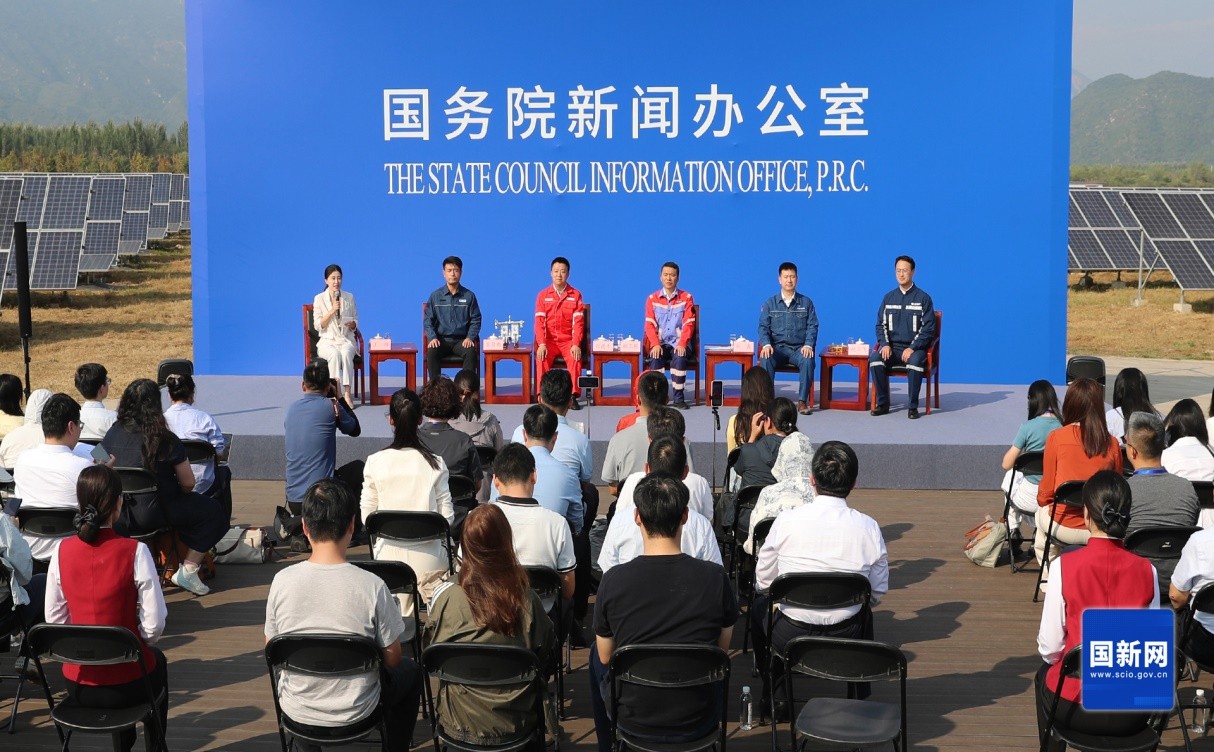 新征程上的奋斗者——国家电网im钱包王月鹏讲述万伏高压上的带电作业故事