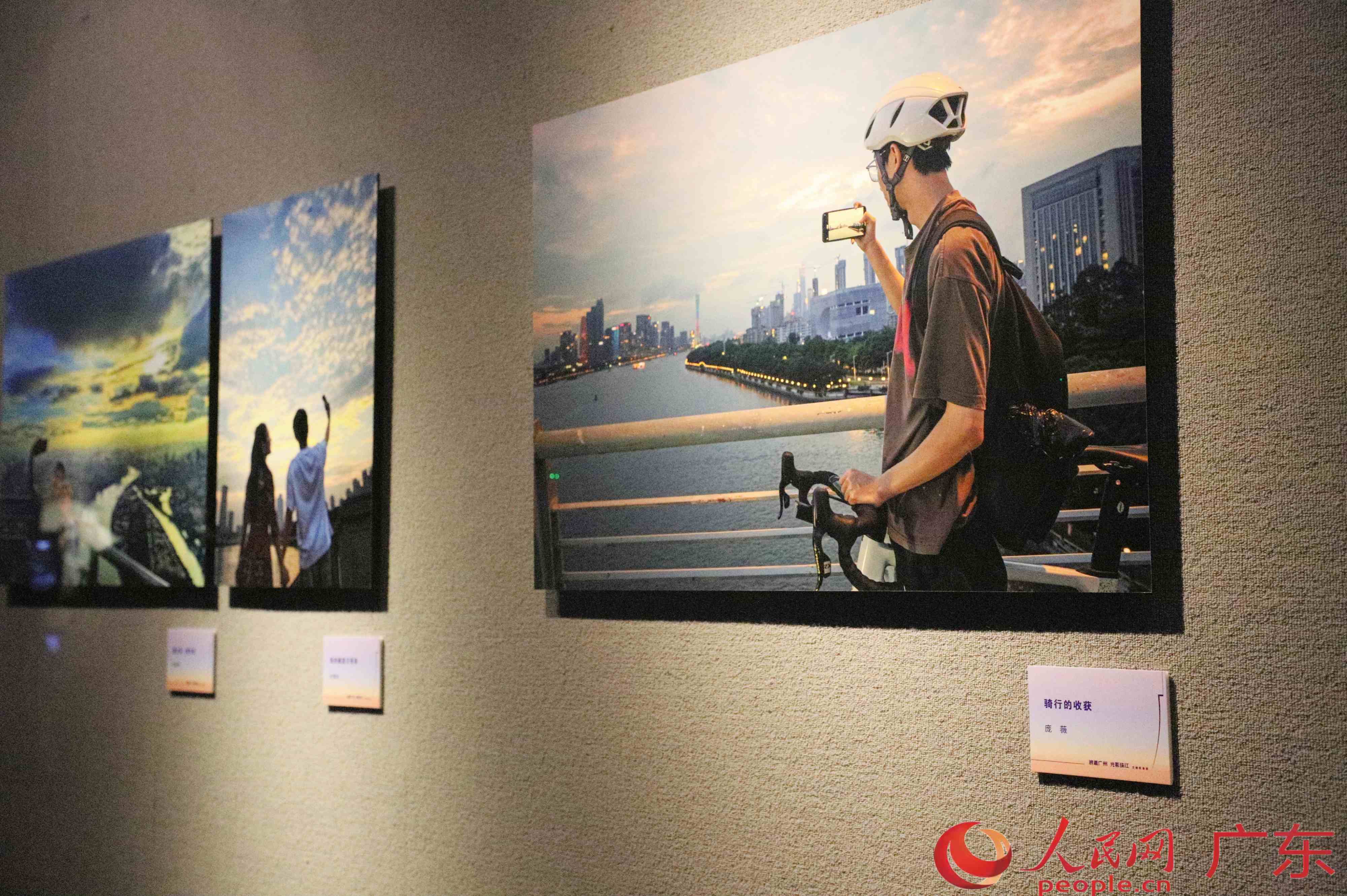 “浪漫广州·光影珠江”主题影像展上的摄影作品。人民网 杨健楠摄