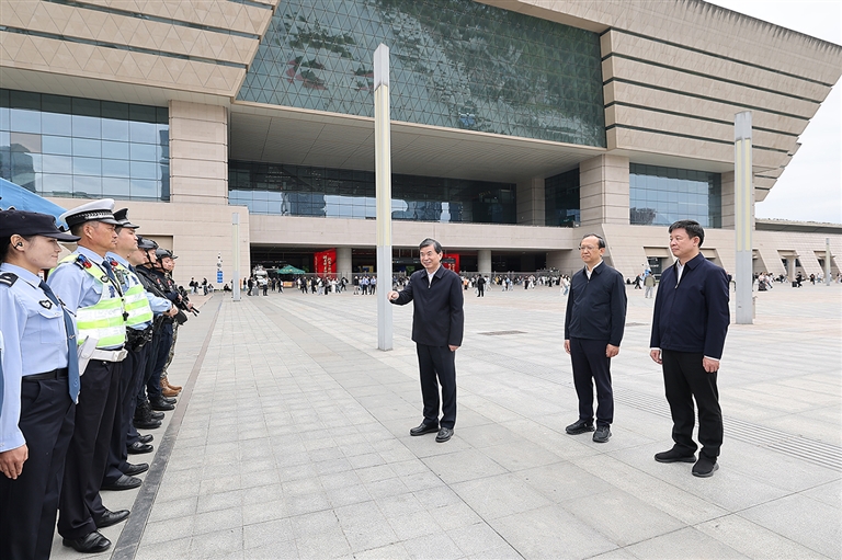 全力守安全保畅通护稳定惠民imToken官网下载生 让全省人民度过欢乐祥和国庆假期