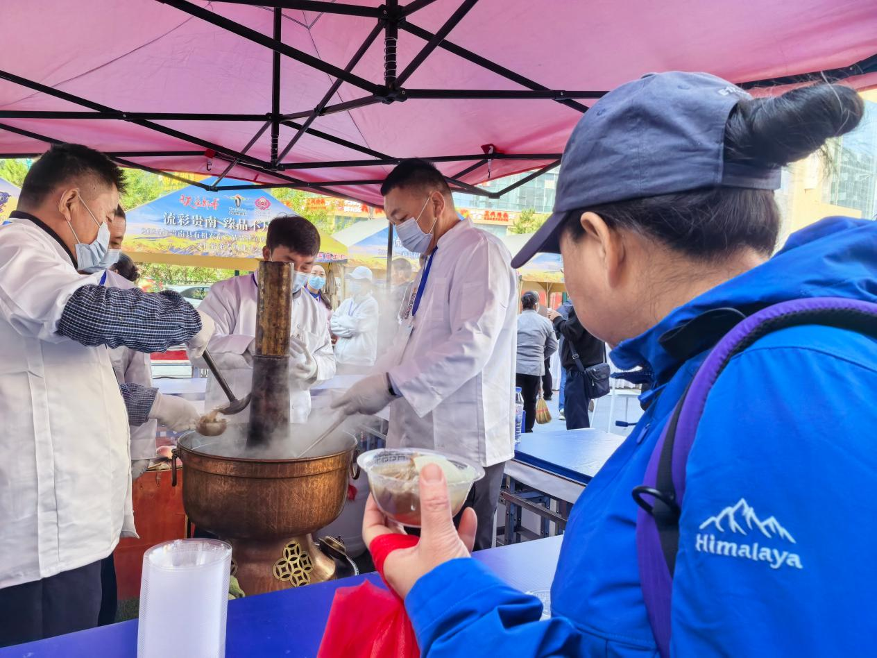 海南州贵南县有机农畜产品品牌宣传imToken暨招商引资和文化旅游专场推介会在西宁举办