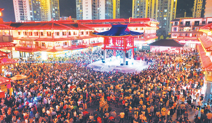 湖北竹山：26万人次游“桃花源”