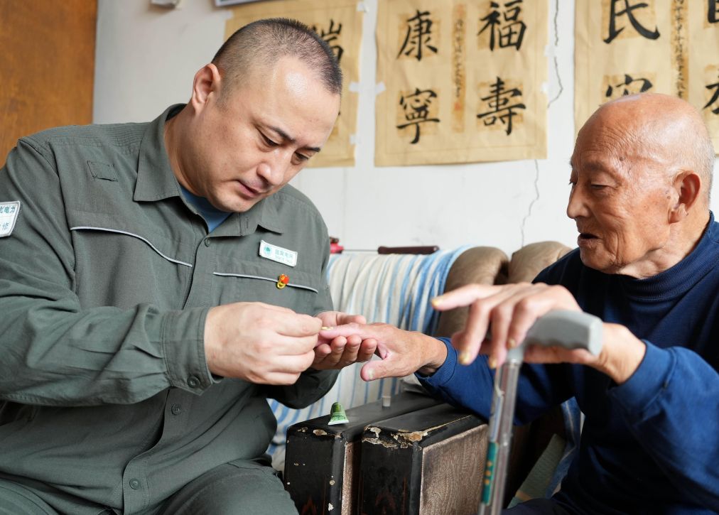 图片故事｜一句“我im钱包官网来管你们”让他守了21年