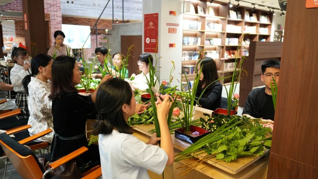 传统书店转型，只imToken钱包下载能做“文创店”吗？