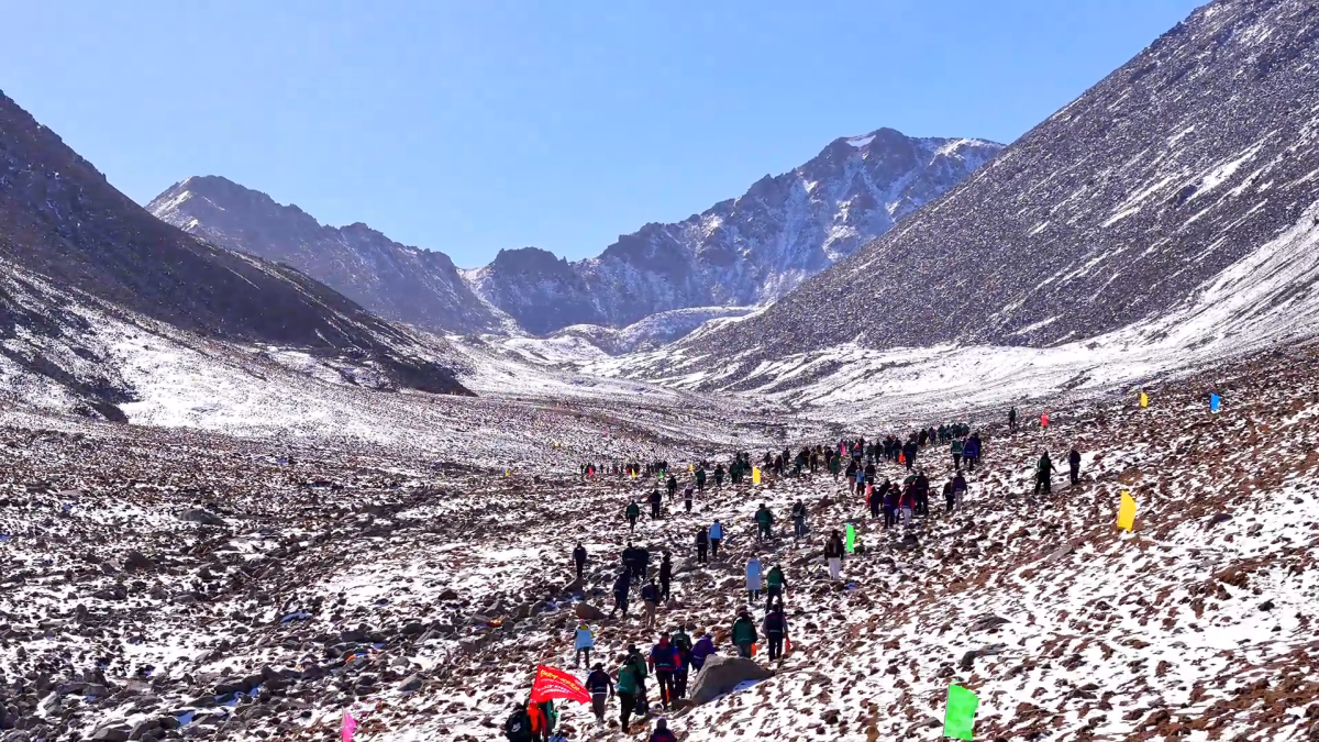 夏琼雪山迎登高客imToken下载 热贡文脉润清清黄河
